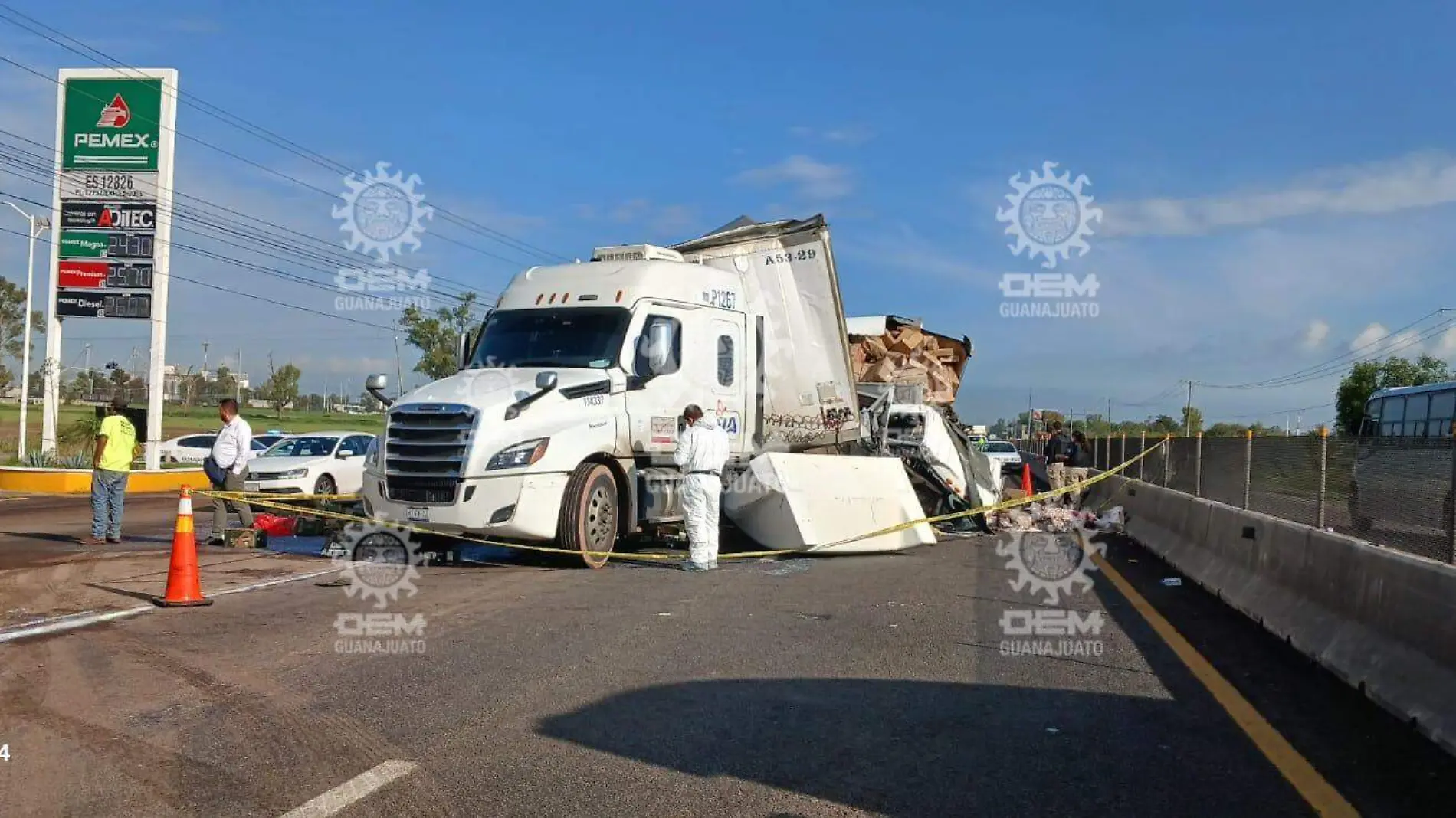 Choque entre trailers deja un herido y un muerto en la Irapuato - Salamanca (1)